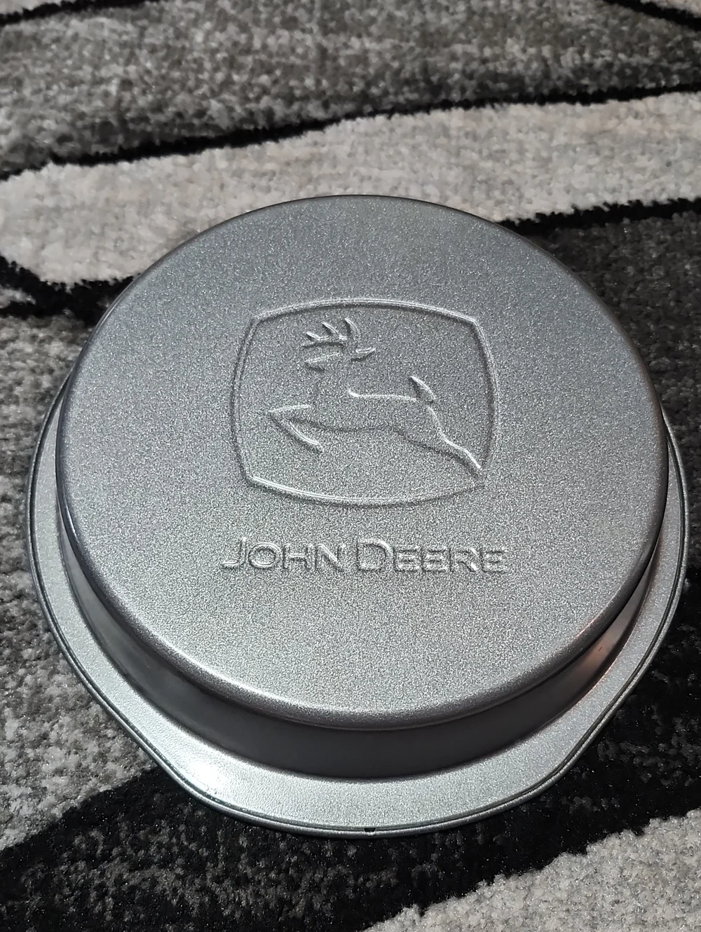 VINTAGE 3-PIECE JOHN DEERE EBOSSED TRACTOR LOGO NON-STICK BAKEWARE PAN SET